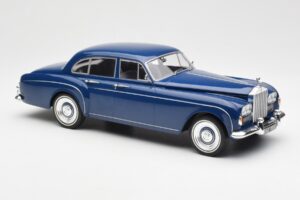 Rolls-Royce Silver Cloud III Flying Spur Mulliner RHD Donkerblauw MCG 1:18 MCG18124 Metaal — afbeelding 4 van 6