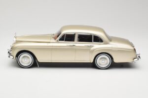 Rolls-Royce Silver Cloud III Flying Spur H.J. Mulliner Goud MCG 1:18 MCG18058 Metaal — afbeelding 3 van 6