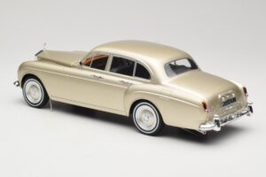Rolls-Royce Silver Cloud III Flying Spur H.J. Mulliner Goud MCG 1:18 MCG18058 Metaal — afbeelding 5 van 6