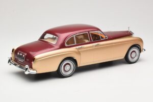 Rolls-Royce Silver Cloud III Flying Spur H.J. Mulliner Rood & Goud MCG 1:18 MCG18132 Metaal — afbeelding 2 van 6