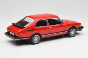 Saab 900 GL Rood MCG 1:18 MCG18340 Metaal — afbeelding 3 van 6