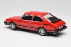 Saab 900 GL Rood MCG 1:18 MCG18340 Metaal — afbeelding 4 van 6