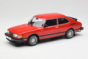 Saab 900 GL Rood MCG 1:18 MCG18340 Metaal