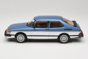 Saab 900 Turbo Blue Metallic MCG 1:18 MCG18261MCW Metaal — afbeelding 3 van 6