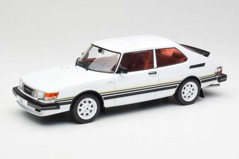 Saab 900 Turbo Wit MCG 1:18 MCG18339 Metaal