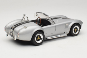 Shelby Cobra 427S/C Zilver Met Zwarte Strepen Road Signature 1:18 92058 Metaal — afbeelding 3 van 8