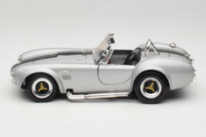 Shelby Cobra 427S/C Zilver Met Zwarte Strepen Road Signature 1:18 92058 Metaal — afbeelding 4 van 8
