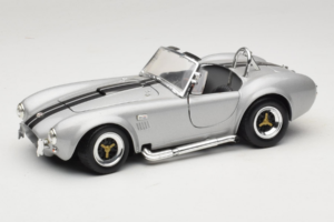 Shelby Cobra 427S/C Zilver Met Zwarte Strepen Road Signature 1:18 92058 Metaal