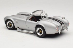 Shelby Cobra 427S/C Zilver Met Zwarte Strepen Road Signature 1:18 92058 Metaal — afbeelding 7 van 8
