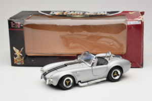 Shelby Cobra 427S/C Zilver Met Zwarte Strepen Road Signature 1:18 92058 Metaal — afbeelding 8 van 8