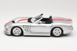 Shelby Series 1 Zilver Bburago 1:18 3323 Metaal — afbeelding 4 van 8