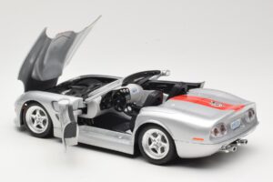 Shelby Series 1 Zilver Bburago 1:18 3323 Metaal — afbeelding 5 van 8