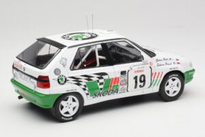 Skoda Felicia Kit Car #19 P. Sibera / P. Gross Tour de Corse 1995 IXO 1:18 18RMC149B Metaal — afbeelding 2 van 6