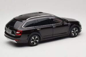 Skoda Octavia Mk4 Combi Bruin Paudi Model 1:18 ZMR000005BRA Metaal — afbeelding 3 van 8