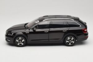 Skoda Octavia Mk4 Combi Bruin Paudi Model 1:18 ZMR000005BRA Metaal — afbeelding 4 van 8
