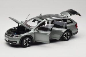 Skoda Octavia Mk4 Combi Groen Paudi Model 1:18 ZMR000005GRU Metaal — afbeelding 2 van 8