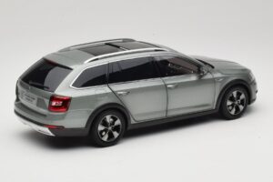 Skoda Octavia Mk4 Combi Groen Paudi Model 1:18 ZMR000005GRU Metaal — afbeelding 3 van 8