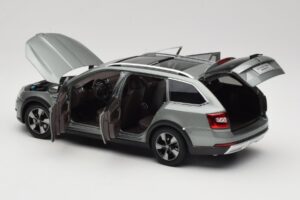 Skoda Octavia Mk4 Combi Groen Paudi Model 1:18 ZMR000005GRU Metaal — afbeelding 5 van 8