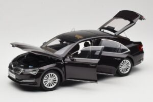 Skoda Superb Mk3 Zwart Paudi Model 1:18 ZSS000006BLA Metaal — afbeelding 2 van 8