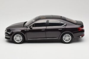 Skoda Superb Mk3 Zwart Paudi Model 1:18 ZSS000006BLA Metaal — afbeelding 4 van 8