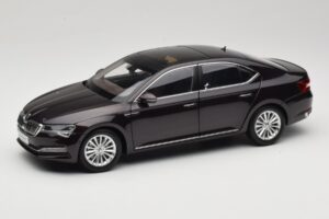 Skoda Superb Mk3 Zwart Paudi Model 1:18 ZSS000006BLA Metaal