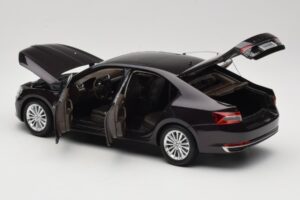Skoda Superb Mk3 Zwart Paudi Model 1:18 ZSS000006BLA Metaal — afbeelding 5 van 8