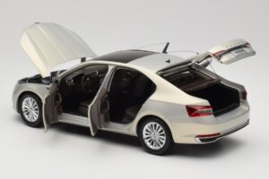 Skoda Superb Mk3 Goud Paudi Model 1:18 ZSS000006GOLD Metaal — afbeelding 5 van 8