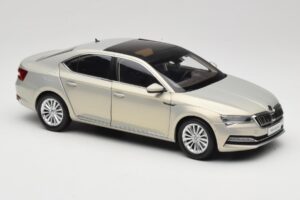 Skoda Superb Mk3 Goud Paudi Model 1:18 ZSS000006GOLD Metaal — afbeelding 6 van 8