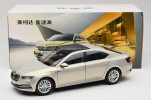 Skoda Superb Mk3 Goud Paudi Model 1:18 ZSS000006GOLD Metaal — afbeelding 8 van 8