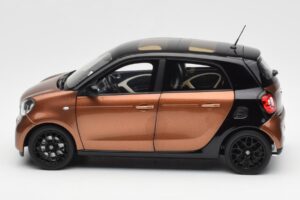 Smart Forfour W453 Zwart Hazel Bruin Norev 1:18 B66960299 Metaal — afbeelding 4 van 8