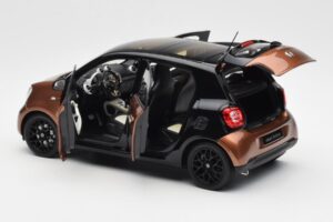 Smart Forfour W453 Zwart Hazel Bruin Norev 1:18 B66960299 Metaal — afbeelding 5 van 8