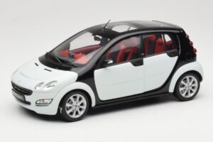 Smart Forfour Wit Kyosho 1:18 0019141V001C01Q00 Metaal