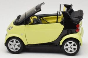 Smart Fortwo 450 Cabrio Geel Minichamps 1:18 0012889V001C49Q00 Metaal — afbeelding 4 van 8