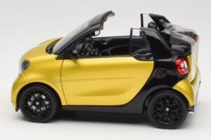 Smart Fortwo 453 Cabriolet Zwart En Geel Norev 1:18 B66960289 Metaal — afbeelding 4 van 8