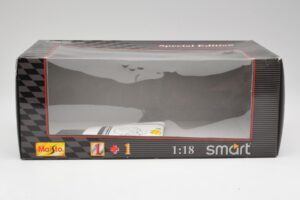 Smart Fortwo Zwart & Wit Maisto 1:18 56045 Metaal — afbeelding 3 van 3