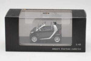 Smart Fortwo Cabrio Diep Zwart Minichamps 1:43 Q0022561V001C18Q00 Metaal — afbeelding 4 van 4