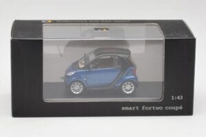 Smart Fortwo Coupe Aqua Blauw Metallic & Zwart Minichamps 1:43 Q0022558V001C77Q00 Metaal — afbeelding 4 van 4