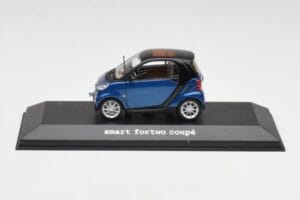 Smart Fortwo Coupe Aqua Blauw Metallic & Zwart Minichamps 1:43 Q0022558V001C77Q00 Metaal