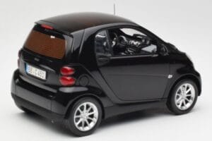 Smart Fortwo Coupé W451 Deep Zwart Minichamps 1:18 Q0022563V001C02Q00 Metaal — afbeelding 3 van 8