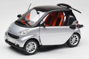 Smart Fortwo Coupé W451 Zilver & Zwart Minichamps 1:18 Q0022528V001C75Q00 Metaal — afbeelding 2 van 8