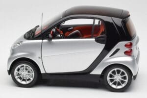 Smart Fortwo Coupé W451 Zilver & Zwart Minichamps 1:18 Q0022528V001C75Q00 Metaal — afbeelding 4 van 8