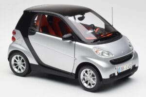 Smart Fortwo Coupé W451 Zilver & Zwart Minichamps 1:18 Q0022528V001C75Q00 Metaal — afbeelding 6 van 8