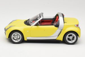 Smart Roadster 452 Geel Bburago 1:18 34099-M2 Metaal — afbeelding 4 van 8