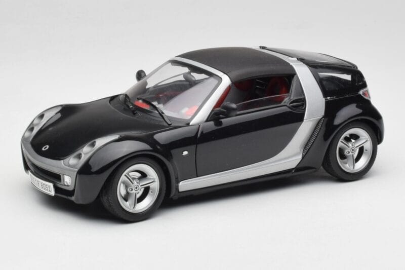 Smart Roadster Donkerblauw Bburago 1:18 34917 Metaal