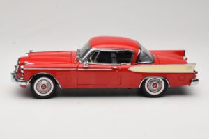 Studebaker Golden Hawk Apache Red Motor City 1:18 80009 Metaal — afbeelding 4 van 8