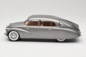 Tatra 87 Grijs MCG 1:18 MCG18068 Metaal — afbeelding 3 van 6
