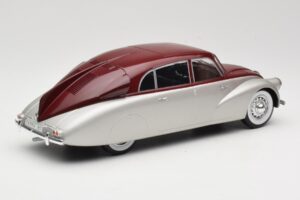 Tatra 87 Zilver & Donkerrood MCG 1:18 MCG18067 Metaal — afbeelding 2 van 6