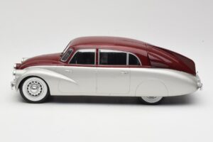 Tatra 87 Zilver & Donkerrood MCG 1:18 MCG18067 Metaal — afbeelding 3 van 6