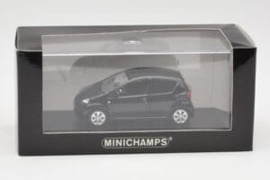 Toyota Aygo AB10 Zwart Minichamps 1:43 400166401 Metaal — afbeelding 4 van 4