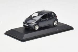 Toyota Aygo AB10 Grey Metallic Minichamps 1:43 AYGO001 Metaal — afbeelding 2 van 4